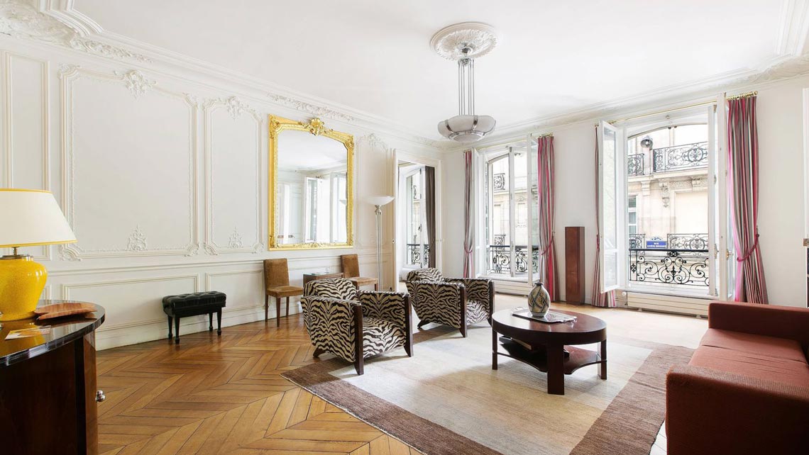 Discover our truly Parisian apartment